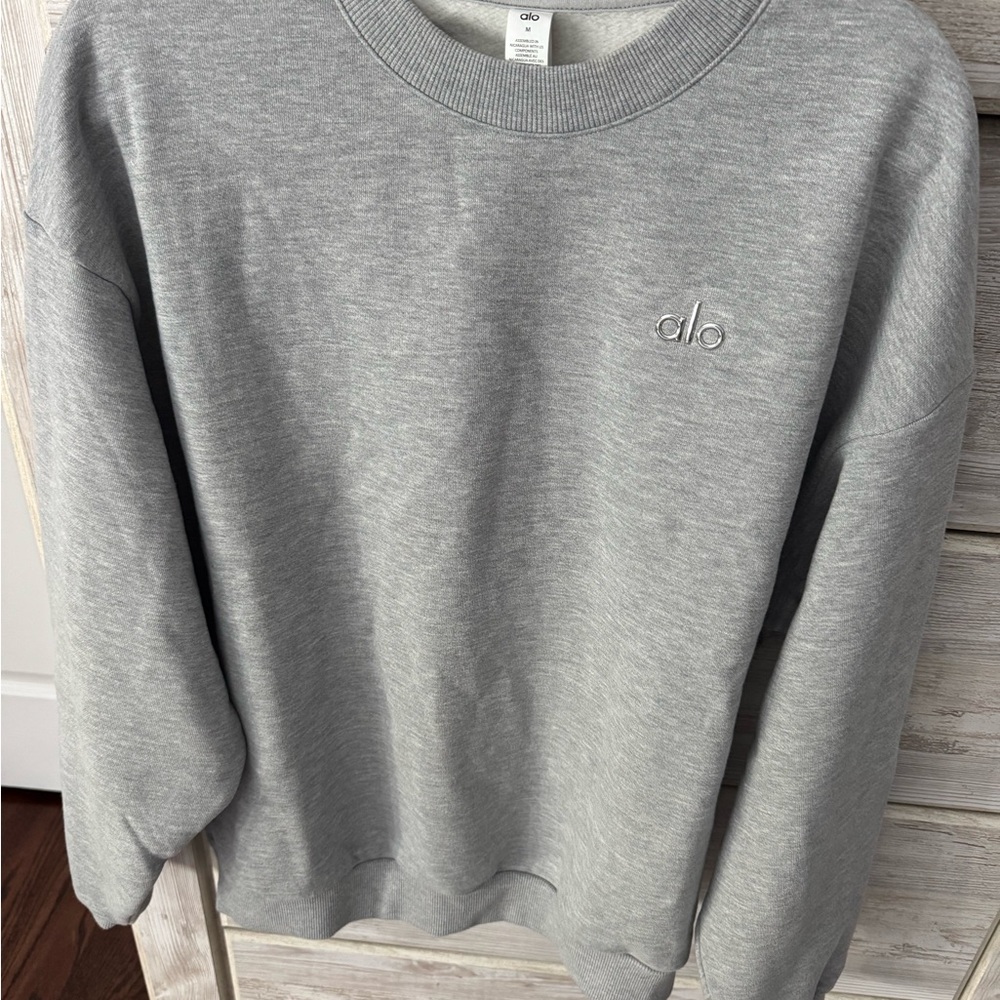 ALO Yoga Men's Light Gray Crewneck Sweater